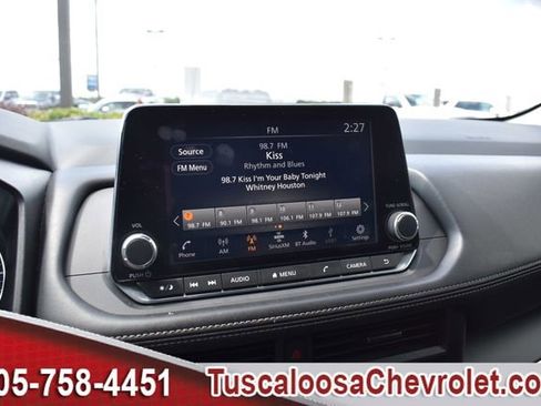 Used 2024 Nissan Rogue S FWD image 31