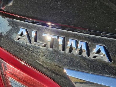 Used 2016 Nissan Altima 2.5 SR w/ Interior Lighting Package image 13