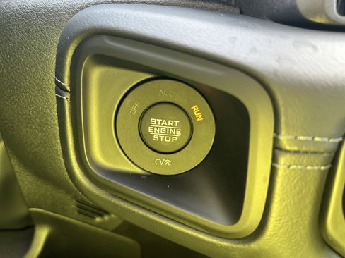 New 2025 Jeep Gladiator Sport image 36