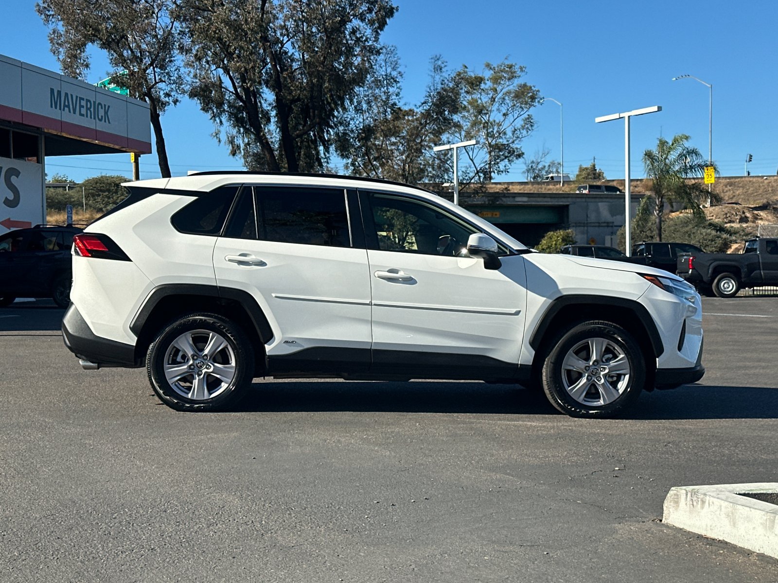 Used 2025 Toyota RAV4 XLE AWD/4WD image 6