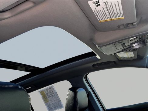 Used 2024 GMC Terrain SLT w/ Infotainment Package II image 18