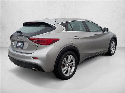 Used 2018 INFINITI QX30 image 5