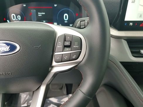 Used 2025 Ford Explorer Active AWD/4WD image 19