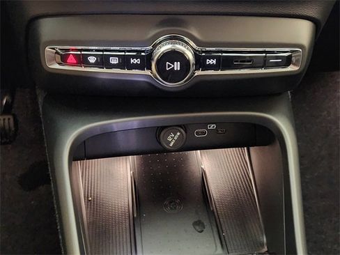 New 2026 Volvo XC40 B5 Plus w/ Protection Package Premier image 18