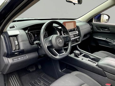 Used 2025 Nissan Pathfinder SV FWD image 17