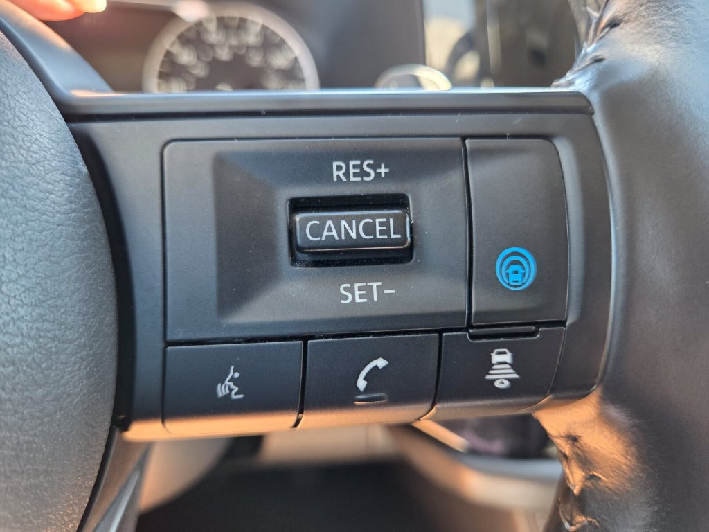 Used 2025 Nissan Pathfinder SV FWD image 14