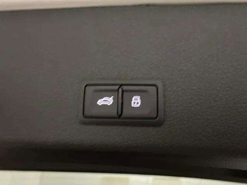 Used 2024 Audi Q8 e-tron Premium Plus w/ Premium Plus Package image 8