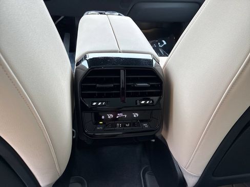 Used 2024 BMW iX xDrive50 w/ Premium Package AWD/4WD image 23