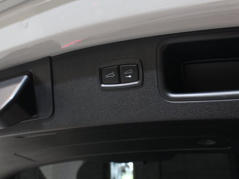 Used 2025 Porsche Macan w/ Premium Package Plus AWD/4WD image 67