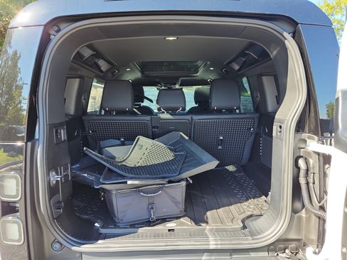 Used 2026 Land Rover Defender 110 S image 13