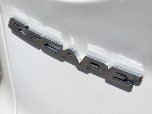 Used 2015 Ford Escape Titanium w/ Equipment Group 301A AWD/4WD image 10