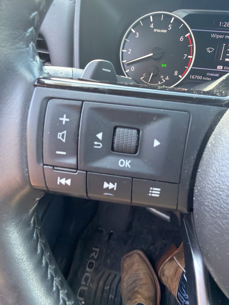 Used 2021 Nissan Rogue S FWD image 17
