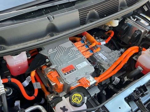 Used 2023 Chevrolet Bolt LT w/ Infotainment Package FWD image 25