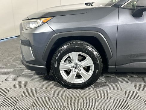 Used 2019 Toyota RAV4 XLE w/ Convenience Package FWD image 11