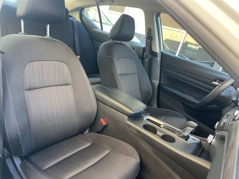 Used 2025 Nissan Altima 2.5 SV image 36