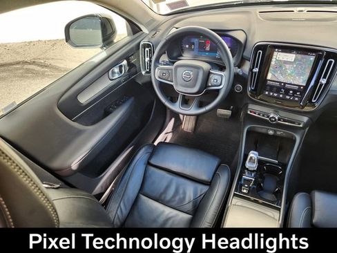 Certified 2023 Volvo XC40 B5 Ultimate w/ Climate Package image 12