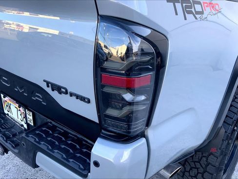 Used 2017 Toyota Tacoma TRD Pro AWD/4WD image 32