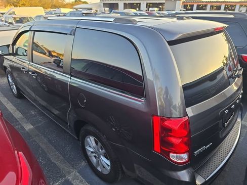 Used 2020 Dodge Grand Caravan SXT image 4