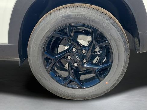 New 2026 Chevrolet Trax LT w/ Midnight Edition FWD image 8
