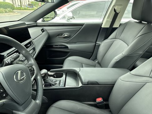 Used 2024 Lexus ES 300h w/ Premium Package FWD image 7