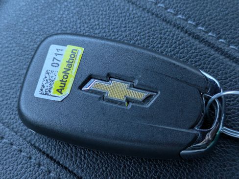 Used 2022 Chevrolet Traverse LT FWD image 25