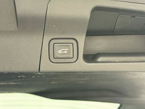 Used 2018 GMC Acadia SLT FWD image 32