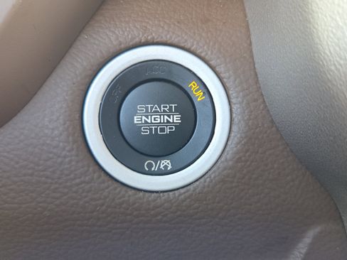 Used 2021 RAM 1500 Laramie AWD/4WD image 23