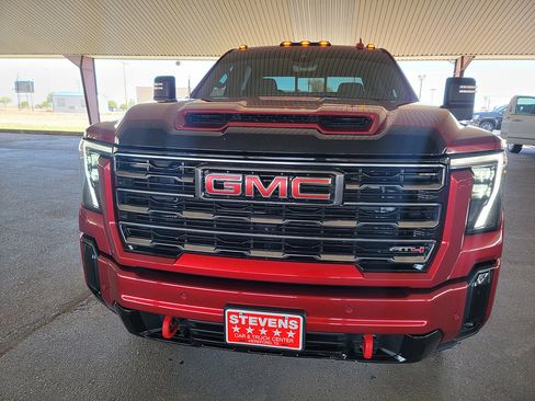 Used 2025 GMC Sierra 2500 AT4 w/ Technology Package AWD/4WD image 4