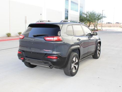 Used 2017 Jeep Cherokee Trailhawk AWD/4WD image 5