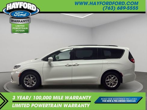 Used 2022 Chrysler Pacifica Touring-L FWD image 2