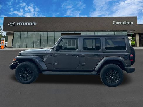 Used 2022 Jeep Wrangler Unlimited Sahara AWD/4WD image 8