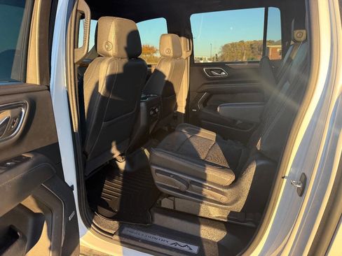 Used 2021 Chevrolet Suburban High Country w/ Premium Package image 9