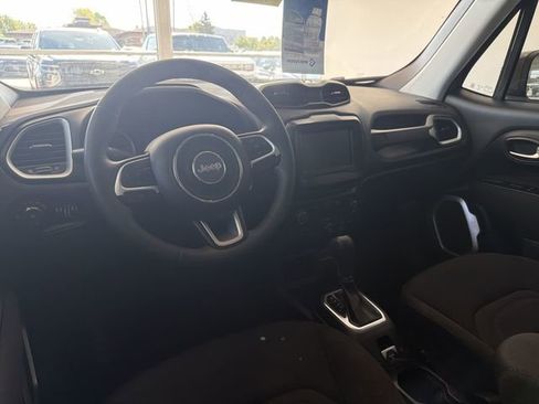 Used 2020 Jeep Renegade Latitude w/ LED Lighting Group FWD image 18