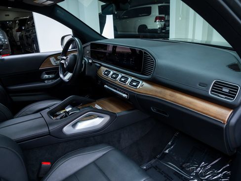 Used 2024 Mercedes-Benz GLS 450 4MATIC image 29