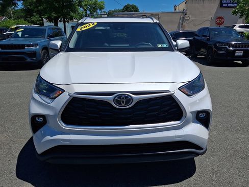 Used 2022 Toyota Highlander XLE AWD/4WD image 12