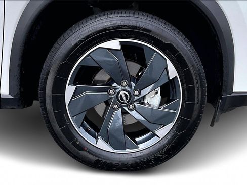 Used 2024 Nissan Rogue SV image 31