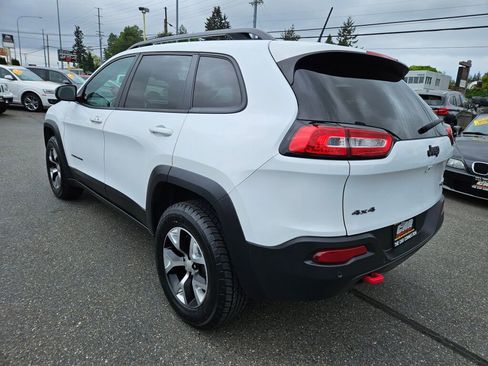 Used 2018 Jeep Cherokee Trailhawk AWD/4WD image 7