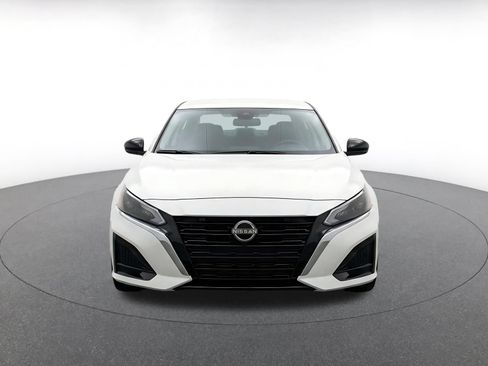 Used 2025 Nissan Altima 2.5 SV FWD image 2
