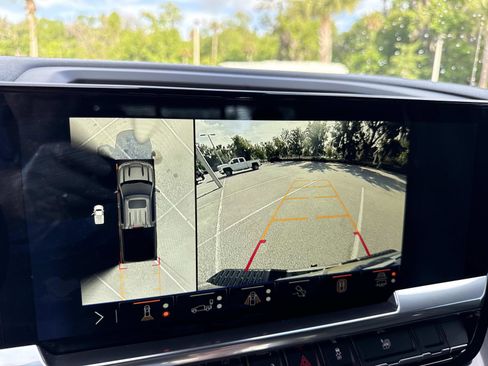 Used 2024 Chevrolet Silverado 1500 High Country w/ Technology Package image 25