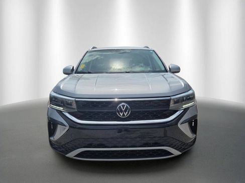 Used 2023 Volkswagen Taos SE FWD image 8
