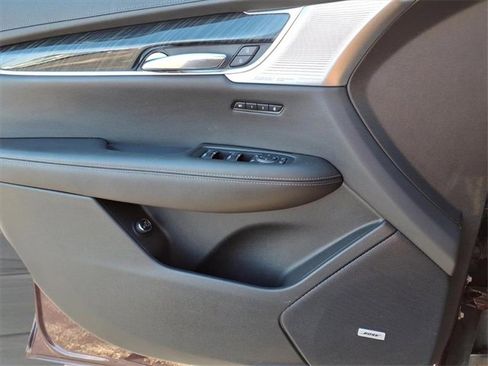 Used 2022 Cadillac XT6 Premium Luxury w/ Technology Package image 19