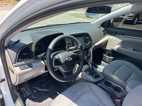Used 2017 Hyundai Elantra SE FWD image 12