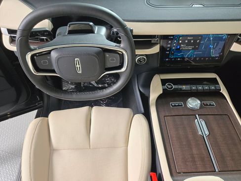 New 2027 Lincoln Navigator Premiere AWD/4WD image 16
