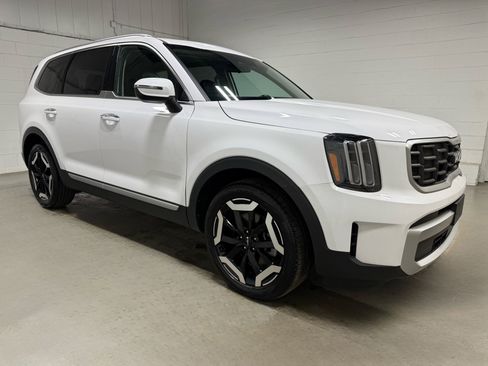 Used 2024 Kia Telluride S w/ S Sunroof Package AWD/4WD image 3