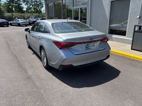 Used 2020 Toyota Avalon Limited w/ Advanced Safety Package image 3