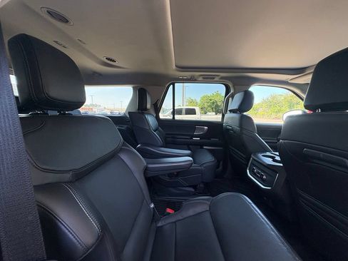 Used 2025 Ford Expedition Platinum AWD/4WD image 11