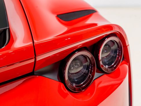 Used 2018 Ferrari 812 Superfast RWD image 50