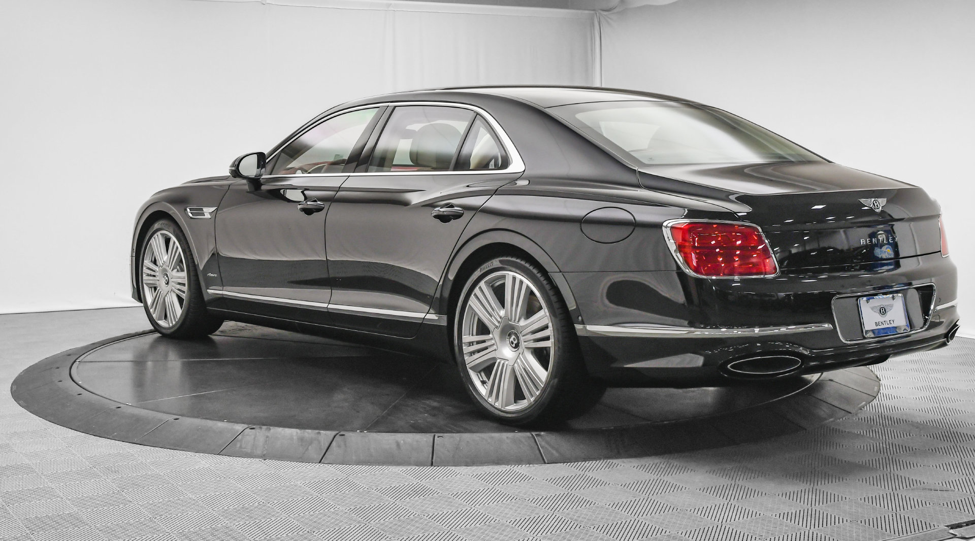 New 2026 Bentley Flying Spur V8 AWD/4WD image 3