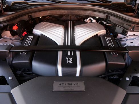 Certified 2025 Rolls-Royce Cullinan AWD/4WD image 30