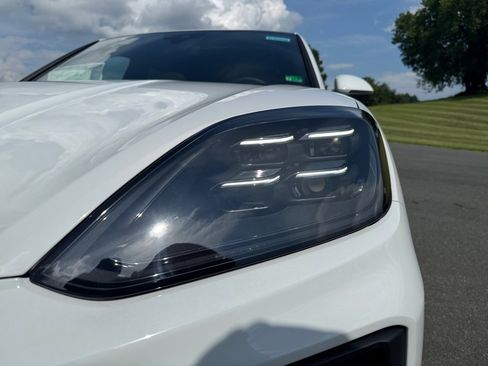 New 2025 Porsche Cayenne Coupe image 13